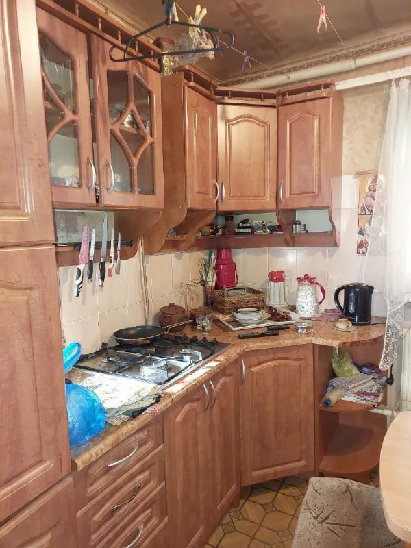 продам 🏡дом (квартира на земле) 🌆г. макеевка, горняцкий район, ул. минская. центр, напротив "пятерички"📍 ✅улица асфальтированная. ✅площадь дома 74м², из бутового камня. ⛽отопление газовое. ✅все окна пластиковые, решетки на окнах. кондиционер, санузел совместный, все в плитке. ✅две спальни, +зал, коридор и кухня. - фотография - 9