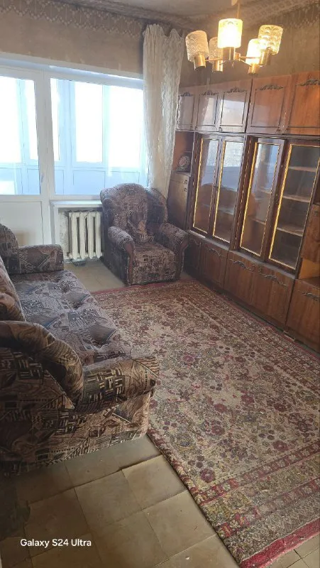 продаю 3х комнатную квартиру  🌇г. донецк, ул. куйбышева, д.165,на топазе📍 ✅пластиковые окна по всей квартире и застеклённый балкон! ✅во дворе дома, школа и десткий сад, есть парковочные места и детская площадка! 👍рядом с домом остановка, магазина и т. д. ❗️квартира требует вложений, все родное, фото соответствует! ✅5й этаж в 5ти этажном доме! ✅квартира площадью 58 м² 📑документы полностью готовы к сделке, собственник в городе, долгов, прописанных нет! 💰цена: 2.8 млн. руб. 📲☎️+7949 451 3060 или пишите в тг, александр, топ риелтор днр! подписаться  |  дать объявление - фотография - 2