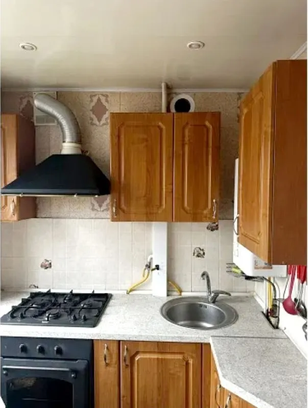 ‼️продажа квартиры‼️ 🏡проджа комнатнатной квартиры от собственника 🗺г. донецк днр, кировский район, ул. бирюзова ✅этажность–2/5 жилого дома ✅общая площадь–42 м2 ✅смежные комнаты окна и балкон пластик, отопление и трубы поменяны, радиаторы отопления - современные, чугун ✅квартира очень теплая двусторонняя кухня встроенная, кондиционер ✅укомплектована мебелью и бытовой техникой хорошее жилое состояние 🧾документы к продаже готовы 🔥собственник 💴цена по 📞тел +7(949) 405-82-50 📨подписаться - фотография - 6