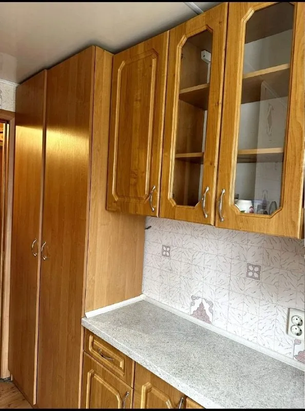 ‼️продажа квартиры‼️ 🏡проджа комнатнатной квартиры от собственника 🗺г. донецк днр, кировский район, ул. бирюзова ✅этажность–2/5 жилого дома ✅общая площадь–42 м2 ✅смежные комнаты окна и балкон пластик, отопление и трубы поменяны, радиаторы отопления - современные, чугун ✅квартира очень теплая двусторонняя кухня встроенная, кондиционер ✅укомплектована мебелью и бытовой техникой хорошее жилое состояние 🧾документы к продаже готовы 🔥собственник 💴цена по 📞тел +7(949) 405-82-50 📨подписаться - фотография - 7