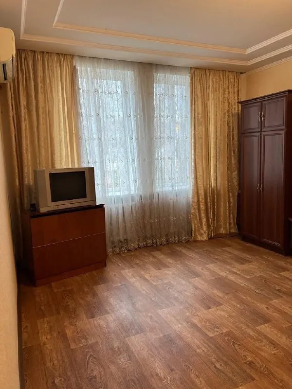 срочно продажа 1-комнатной крупногабаритной квартиры 🌇г. макеевка, якхз, ул. депутатская, дом 196а. 📍 ✅сталинка, 36м². ✅отличное состояние: (пластиковые окна, все коммуникации новые, на все счётчики, газовая колонка, кондиционер). ✅этаж 3/3 не угловая. ✅крыша домиком, после капитального ремонта. ✅очень тёплая. ✅в подвале дома есть кладовка-комната (со стеллажами, замыкается). 📍место просто супер: больница, садик, школа, магазины, остановка в шаговой доступности. 💰цена 2.500.000р + торг. очень приятный и адекватный собственник. по цене договоритесь. квартира стоит этих денег❗️ все вопросы по телефону: 📲☎️+79493823418 инна подписаться | дать объявление - фотография - 3