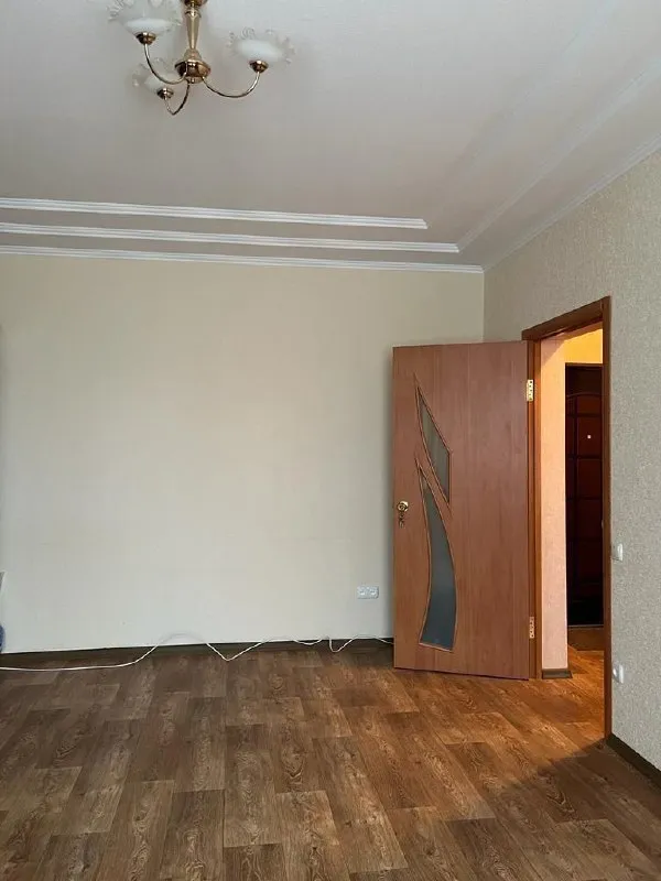 срочно продажа 1-комнатной крупногабаритной квартиры 🌇г. макеевка, якхз, ул. депутатская, дом 196а. 📍 ✅сталинка, 36м². ✅отличное состояние: (пластиковые окна, все коммуникации новые, на все счётчики, газовая колонка, кондиционер). ✅этаж 3/3 не угловая. ✅крыша домиком, после капитального ремонта. ✅очень тёплая. ✅в подвале дома есть кладовка-комната (со стеллажами, замыкается). 📍место просто супер: больница, садик, школа, магазины, остановка в шаговой доступности. 💰цена 2.500.000р + торг. очень приятный и адекватный собственник. по цене договоритесь. квартира стоит этих денег❗️ все вопросы по телефону: 📲☎️+79493823418 инна подписаться | дать объявление - фотография - 4