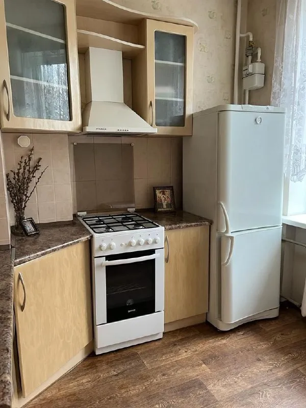 срочно продажа 1-комнатной крупногабаритной квартиры 🌇г. макеевка, якхз, ул. депутатская, дом 196а. 📍 ✅сталинка, 36м². ✅отличное состояние: (пластиковые окна, все коммуникации новые, на все счётчики, газовая колонка, кондиционер). ✅этаж 3/3 не угловая. ✅крыша домиком, после капитального ремонта. ✅очень тёплая. ✅в подвале дома есть кладовка-комната (со стеллажами, замыкается). 📍место просто супер: больница, садик, школа, магазины, остановка в шаговой доступности. 💰цена 2.500.000р + торг. очень приятный и адекватный собственник. по цене договоритесь. квартира стоит этих денег❗️ все вопросы по телефону: 📲☎️+79493823418 инна подписаться | дать объявление - фотография - 6