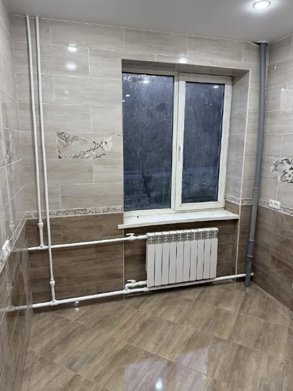 ‼️продажа квартиры‼️ 🏡продаётся 2-х комнатная квартира центрально-городской район🗺г. макеевка днр (бажанова) ✅этажность–1/2 жилого дома ✅общая площадь–50 м2 ✅в квартире сделан капитальный ремонт ✅абсолютно все новое, никто не жил после ремонта есть подвал и место под гараж ✅магазины, рынки, детские садики, школа, больница, остановка все в шаговой доступности 🔥собственник 💴цена: 4🍋000.000 рублей ☎️+7(949) 329-47-40 елена 📨подписаться - фотография - 7