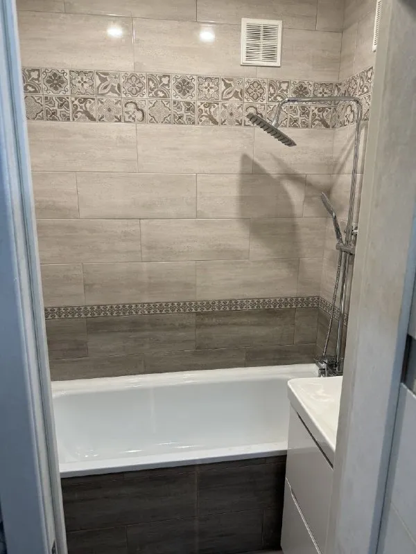 ‼️продажа квартиры‼️ 🏡продаётся 2-х комнатная квартира центрально-городской район🗺г. макеевка днр (бажанова) ✅этажность–1/2 жилого дома ✅общая площадь–50 м2 ✅в квартире сделан капитальный ремонт ✅абсолютно все новое, никто не жил после ремонта есть подвал и место под гараж ✅магазины, рынки, детские садики, школа, больница, остановка все в шаговой доступности 🔥собственник 💴цена: 4🍋000.000 рублей ☎️+7(949) 329-47-40 елена 📨подписаться - фотография - 8