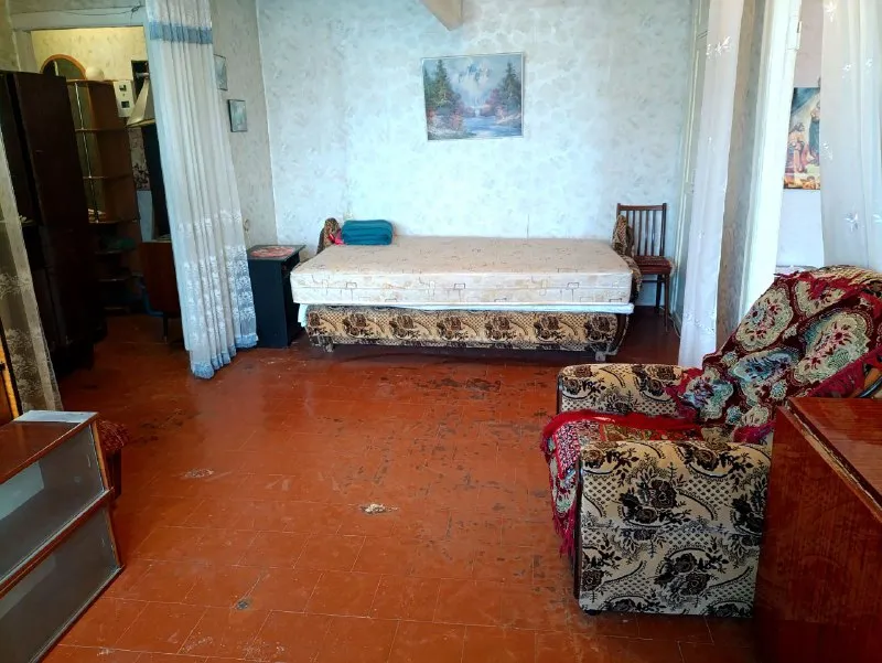 ‼️🔥продам 2- х комнатную квартиру в пролетарском районе г. донецка, ул. буденновских партизан, рядом с рынком объединённый. ✅общая площадь 46,6 кв. м, кухня 7,5 кв. м. ✅расположена на 3- м этаже 4- х этажного дома. ✅квартира в обычном жилом состоянии, очень теплая. ☝️документы зарегистрированы в росреестре. ☝️местоположение идеальное: автостанция, рынок, магазины, аптека, школа, детсад- все рядом. ✅долгов и прописанных нет. 🔥стоимость квартиры: 2 500 000 рублей. ✔️для просмотра звоните: +7949345-42-98; +7949375-86-10 - фотография - 3