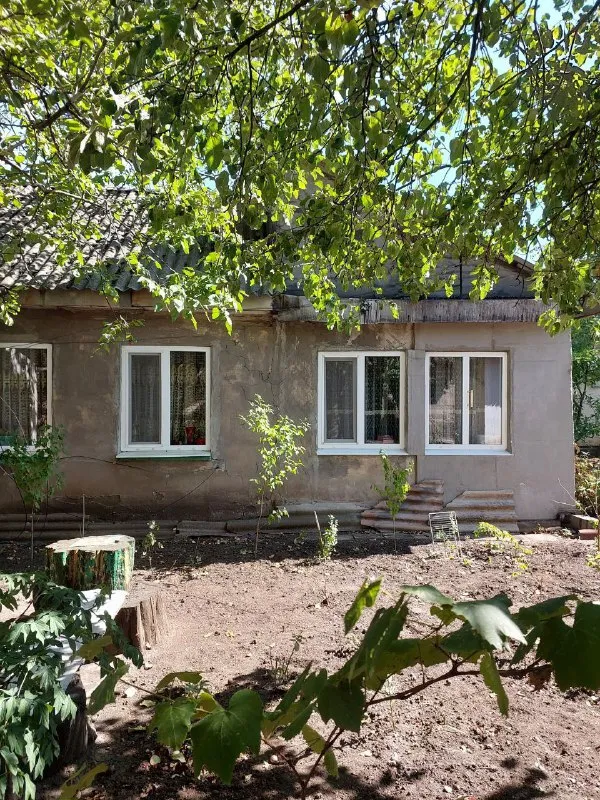 срочно продам 2 дома на участке 🌇макеевка, центрально-городской район, 28 линия, ул. горького 📍 🔹уча... - фотография