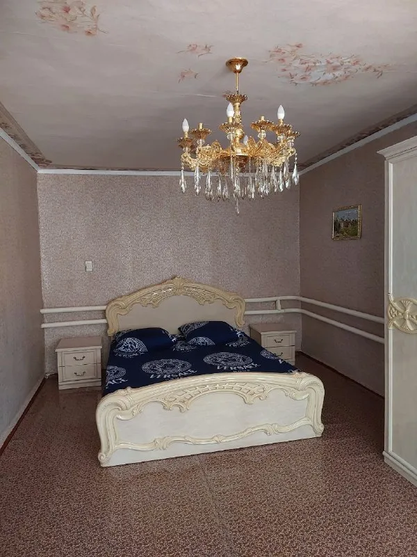 срочно продам 2 дома на участке 🌇макеевка, центрально-городской район, 28 линия, ул. горького 📍 🔹участок земли 7/100. 🔹отличная улица, полностью вся асфальтированная 🔹на участке находятся 2 газифицированых дома 🔹один 90м², второй 65м². пластиковые окна. 🔹дом 90м²: 5 жилых комнат, + санузел, кухня. 🔹дом 65м²: 3 жилые комнаты, +кухня. 🔹в шаговой доступности школа, садик, больница, рынок, остановка. ❗️долгов и прописаных нет 💰 цена 6 700 000р + торг уместен все детали по телефону, вышлю много фото: 📲☎️+79493823418 инна подписаться | дать объявление - фотография - 4