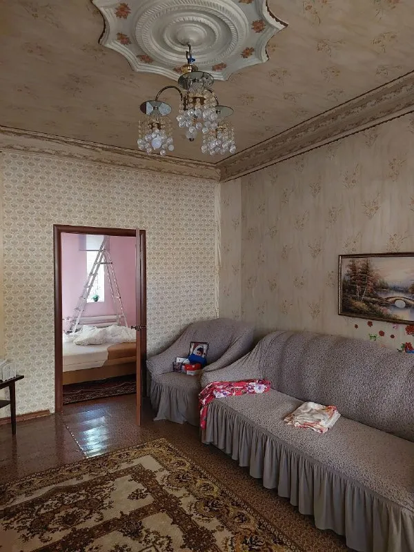 срочно продам 2 дома на участке 🌇макеевка, центрально-городской район, 28 линия, ул. горького 📍 🔹участок земли 7/100. 🔹отличная улица, полностью вся асфальтированная 🔹на участке находятся 2 газифицированых дома 🔹один 90м², второй 65м². пластиковые окна. 🔹дом 90м²: 5 жилых комнат, + санузел, кухня. 🔹дом 65м²: 3 жилые комнаты, +кухня. 🔹в шаговой доступности школа, садик, больница, рынок, остановка. ❗️долгов и прописаных нет 💰 цена 6 700 000р + торг уместен все детали по телефону, вышлю много фото: 📲☎️+79493823418 инна подписаться | дать объявление - фотография - 7