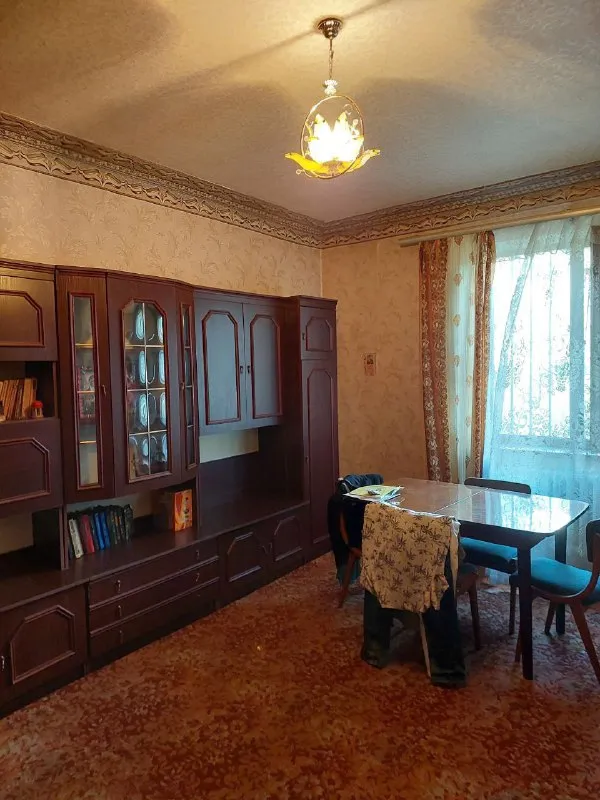 продам двухкомнатную квартиру 🌇г. макеевка,   горняцкий район, ост. школа. ул. сусанина (напротив "шинок")📍 🔹1/2, не угловая, (как вариант, очень удобно под бизнес, проходное место) 🔹пластиковые окна (профиль коричневый, под дерево). на окнах решётки. комнаты раздельные, санузел раздельный 🔹перед подъездом сарай на одну комнату с погребом 🔹в шаговой доступности,   садик, школа, больница, магазины, остановка. 📑документы полностью готовы к продаже. вышлю больше фото. 💰цена 1 900 000 ₽ + торг 📲☎️ +79493823418 инна подписаться | дать объявление - фотография - 5