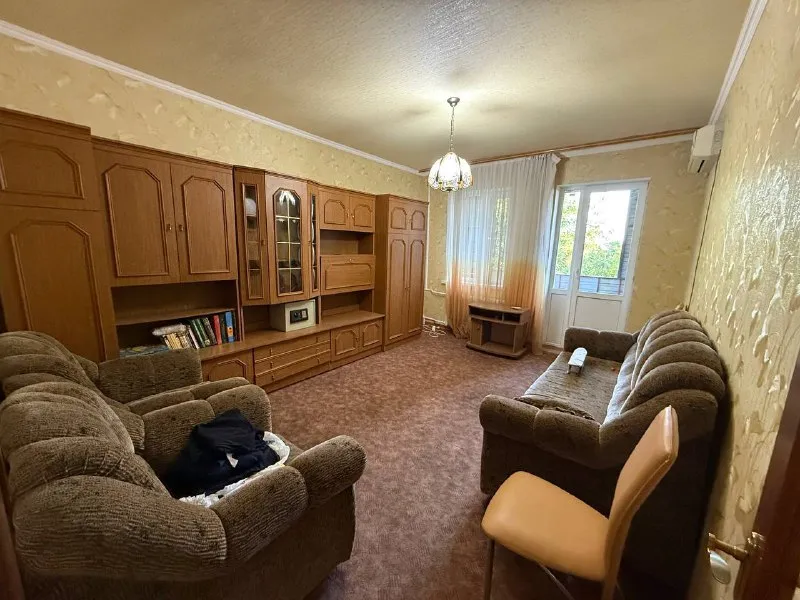 продам 3х-комнатную квартиру, второй этаж двухэтажного дома, в г. донецке, куйбышевский район, (азотный). вода по графику хорошим напором. вся мебель и техника остаётся в доме. рядом рынок, магазины и супермаркет «молоко», школа, спортивная площадка, остановка общественного транспорта. прописанных и долгов нет. документы на квартиру готовы. быстрая сделка. цена 4.100 млн. руб, быстрому покупателю небольшой торг. (продажа от собственника) +7 (949) 371-30-57 +7 (949) 533-45-17 - фотография - 6