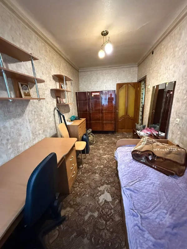 продам 3х-комнатную квартиру, второй этаж двухэтажного дома, в г. донецке, куйбышевский район, (азотный). вода по графику хорошим напором. вся мебель и техника остаётся в доме. рядом рынок, магазины и супермаркет «молоко», школа, спортивная площадка, остановка общественного транспорта. прописанных и долгов нет. документы на квартиру готовы. быстрая сделка. цена 4.100 млн. руб, быстрому покупателю небольшой торг. (продажа от собственника) +7 (949) 371-30-57 +7 (949) 533-45-17 - фотография - 8