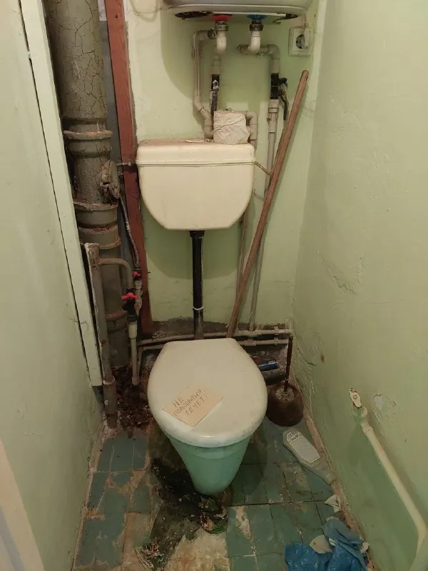 продам 2 комнатную квартиру 🏙️г. макеевка, мкрн. "калининский", д.16📍 🔹9/9, не угловая (есть тех. этаж) 🔹квартира под капитальный ремонт 🔹место просто супер. перед подъездом: детская площадка, детский садик, школа, магазин "авоська", остановка 🔹из всех окон шикарный, панорамный вид. 📑документы полностью готовы к продаже. прописаных нет. долгов нет. быстрая сделка❗️ 💰внимание! 2 000 000 ₽ + возможен еще торг более детально по телефону, вышлю больше фото 📲☎️ +79493823418 инна подписаться | дать объявление - фотография - 10