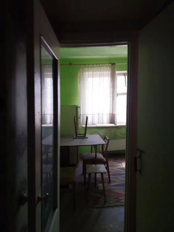 продам 2 комнатную квартиру 🏙️г. макеевка, мкрн. "калининский", д.16📍 🔹9/9, не угловая (есть тех. этаж) 🔹квартира под капитальный ремонт 🔹место просто супер. перед подъездом: детская площадка, детский садик, школа, магазин "авоська", остановка 🔹из всех окон шикарный, панорамный вид. 📑документы полностью готовы к продаже. прописаных нет. долгов нет. быстрая сделка❗️ 💰внимание! 2 000 000 ₽ + возможен еще торг более детально по телефону, вышлю больше фото 📲☎️ +79493823418 инна подписаться | дать объявление - фотография - 7