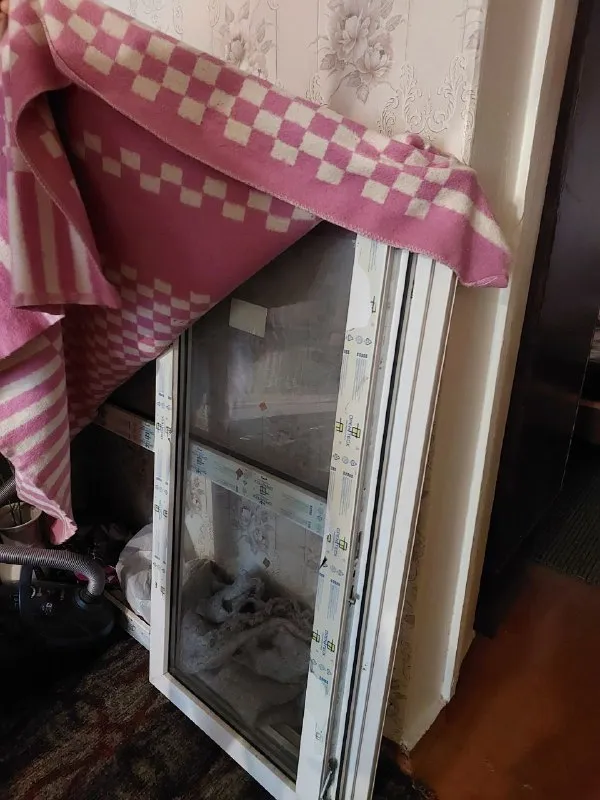 срочно продам 2ком. квартиру 🏙️г. макеевка, червоногвардейский район, ул. уборевича, д.9. 📍 🔹4/6, не угловая. дом кирпичный 🔹отличное место: остановка перед домом, магазины в доме, садик, котельная во дворе. 🔹тихий, ухоженный двор. 🔹квартира очень тёплая 🔹в квартире: железная, добротная входная дверь, пластиковые окна, стояки и отопление новые, счётчики на воду и на газ, санузел раздельный (канализация и вода заменены), кондиционер, дверь на балкон пластиковая (закуплены окна на остекление балкона) 🔹состояние квартиры обычное, жилое. подъезд чистый, во всём подъезде пластиковые окна. 💰 цена 2 000 000 ₽ + торг. 📲☎️ +79493823418 инна. по запросу вышлю больше фото подписаться | дать объявление - фотография - 5