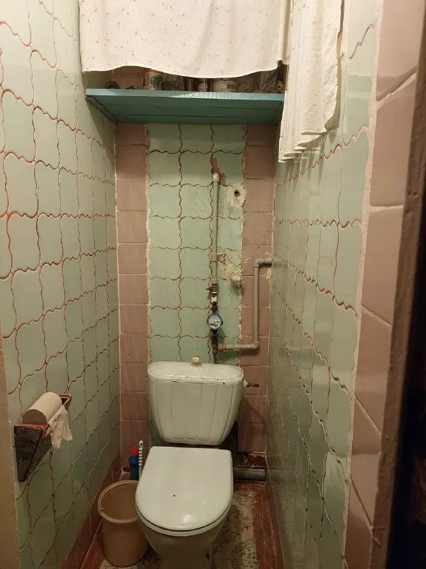 срочно продам 2ком. квартиру 🏙️г. макеевка, червоногвардейский район, ул. уборевича, д.9. 📍 🔹4/6, не угловая. дом кирпичный 🔹отличное место: остановка перед домом, магазины в доме, садик, котельная во дворе. 🔹тихий, ухоженный двор. 🔹квартира очень тёплая 🔹в квартире: железная, добротная входная дверь, пластиковые окна, стояки и отопление новые, счётчики на воду и на газ, санузел раздельный (канализация и вода заменены), кондиционер, дверь на балкон пластиковая (закуплены окна на остекление балкона) 🔹состояние квартиры обычное, жилое. подъезд чистый, во всём подъезде пластиковые окна. 💰 цена 2 000 000 ₽ + торг. 📲☎️ +79493823418 инна. по запросу вышлю больше фото подписаться | дать объявление - фотография - 9