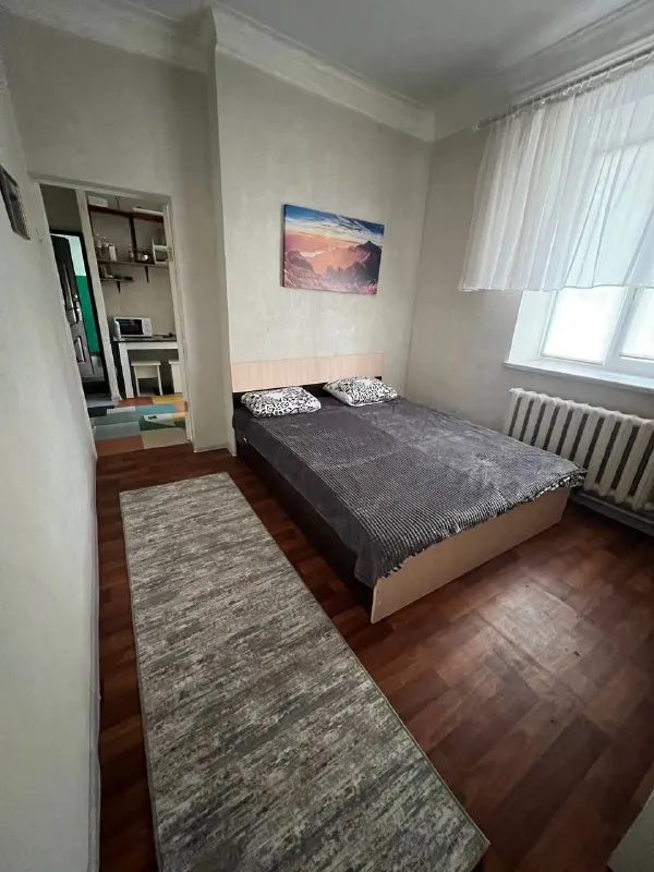 посуточно квартиры в г донецке 🌇 ленинский, кировский район, куйбышевский граница с ворошиловским, киевский (район областной травматологии), ворошиловский площадь ленина - однокомнатная квартира, бульвар пушкина 📍 ✅есть всё необходимое для комфортного проживания:✨ 💦вода холодная, горячая, питьевая круглосуточно! стоят накопительные баки!!! 📺 тв, wifi, стиральная машина ❄кондиционер, постельные принадлежности, 🅿парковочное место ✅магазины в шаговой доступности 💰цена зависит от количества человек и дней проживания залог обязательно! принимаем всех! добро пожаловать ☺️ 📲☎️+79493379032 подписаться | дать объявление - фотография - 3