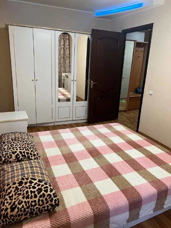 посуточно квартиры в г донецке 🌇 ленинский, кировский район, куйбышевский граница с ворошиловским, киевский (район областной травматологии), ворошиловский площадь ленина - однокомнатная квартира, бульвар пушкина 📍 ✅есть всё необходимое для комфортного проживания:✨ 💦вода холодная, горячая, питьевая круглосуточно! стоят накопительные баки!!! 📺 тв, wifi, стиральная машина ❄кондиционер, постельные принадлежности, 🅿парковочное место ✅магазины в шаговой доступности 💰цена зависит от количества человек и дней проживания залог обязательно! принимаем всех! добро пожаловать ☺️ 📲☎️+79493379032 подписаться | дать объявление - фотография - 5