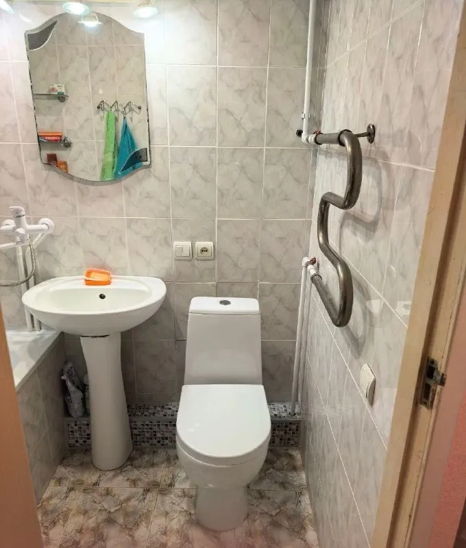 ‼️продажа квартиры‼️ 🏡продаётся 2-двухкомнатная квартира киевский р-н г. донецк днр ул. щорса, 96 ✅квартира в хорошем состоянии, с современным ремонтом ✅мебель и бытовая техника остаётся ✅рядом детский садик, школа, магазины ✅хорошая транспортная развязка 🧾документы готовы 🔥собственник 💴цена: 6🍋300.000 рублей ☎️+7(949) 316-19-27 недвижимость днр - фотография - 5