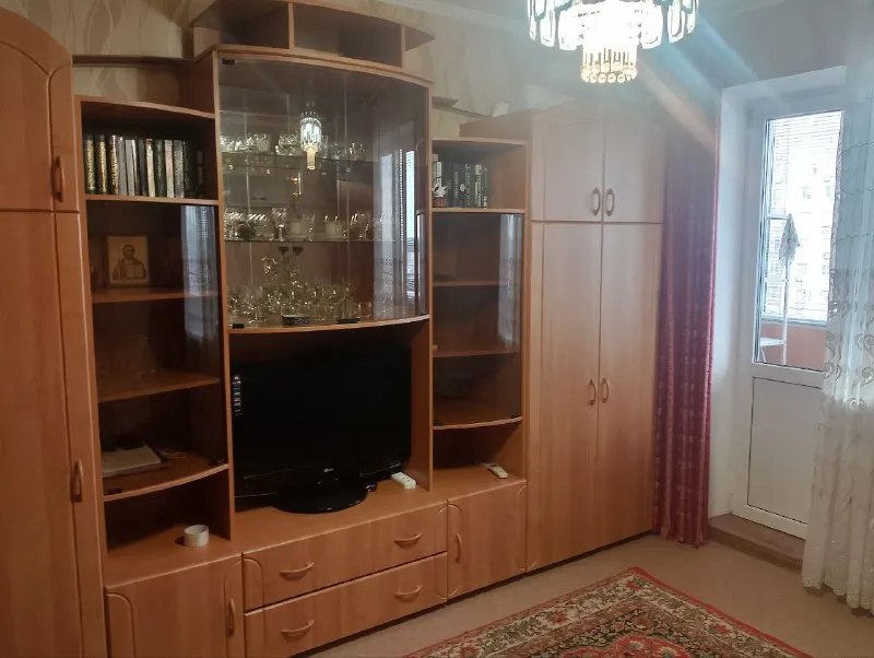 сдается отличная 2ком квартира 🏙️центр гринплаза, проспект дзержинского, ворошиловский район 📍 🔹богатая инфраструктура - тц гринплаза, гастроном москва, мвд, первая городская больница, школа 🔹отличная транспортная развязка 🔹8/9 этаж 🔹квартира крупногабаритная 🔹большая лоджия, высокие потолки 🔹вся необходимая мебель и бытовая техника и посуда 💦вода по графику  с  17:00 хорошим напором 🛜wifi 💰 цена 35 000 ₽ +залог+комиссия агентства оплата только по факту заселения 📲☎️ +79493523316 подписаться | дать объявление - фотография - 2