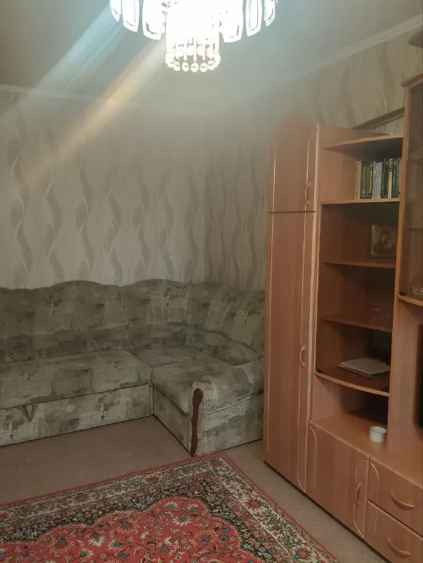 сдается отличная 2ком квартира 🏙️центр гринплаза, проспект дзержинского, ворошиловский район 📍 🔹богатая инфраструктура - тц гринплаза, гастроном москва, мвд, первая городская больница, школа 🔹отличная транспортная развязка 🔹8/9 этаж 🔹квартира крупногабаритная 🔹большая лоджия, высокие потолки 🔹вся необходимая мебель и бытовая техника и посуда 💦вода по графику  с  17:00 хорошим напором 🛜wifi 💰 цена 35 000 ₽ +залог+комиссия агентства оплата только по факту заселения 📲☎️ +79493523316 подписаться | дать объявление - фотография - 3