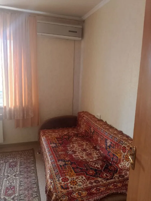 сдается отличная 2ком квартира 🏙️центр гринплаза, проспект дзержинского, ворошиловский район 📍 🔹богатая инфраструктура - тц гринплаза, гастроном москва, мвд, первая городская больница, школа 🔹отличная транспортная развязка 🔹8/9 этаж 🔹квартира крупногабаритная 🔹большая лоджия, высокие потолки 🔹вся необходимая мебель и бытовая техника и посуда 💦вода по графику  с  17:00 хорошим напором 🛜wifi 💰 цена 35 000 ₽ +залог+комиссия агентства оплата только по факту заселения 📲☎️ +79493523316 подписаться | дать объявление - фотография - 4