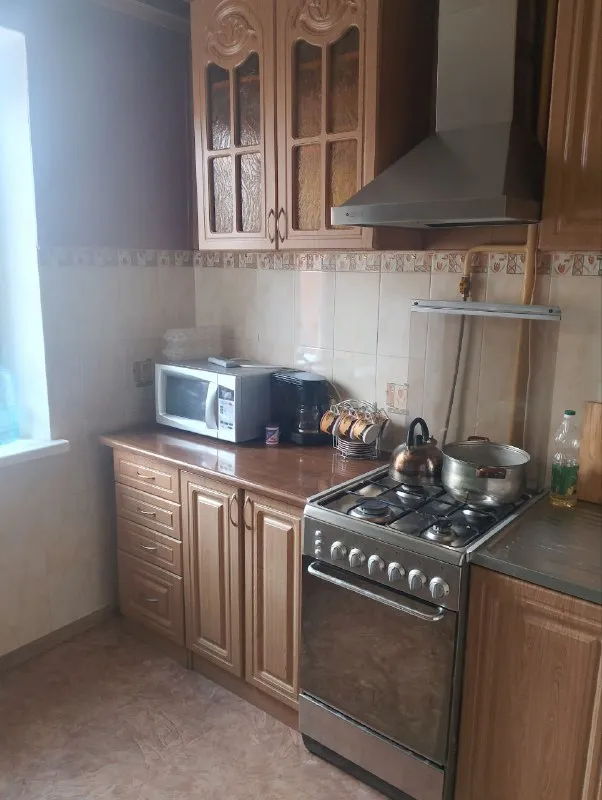 сдается отличная 2ком квартира 🏙️центр гринплаза, проспект дзержинского, ворошиловский район 📍 🔹богатая инфраструктура - тц гринплаза, гастроном москва, мвд, первая городская больница, школа 🔹отличная транспортная развязка 🔹8/9 этаж 🔹квартира крупногабаритная 🔹большая лоджия, высокие потолки 🔹вся необходимая мебель и бытовая техника и посуда 💦вода по графику  с  17:00 хорошим напором 🛜wifi 💰 цена 35 000 ₽ +залог+комиссия агентства оплата только по факту заселения 📲☎️ +79493523316 подписаться | дать объявление - фотография - 6