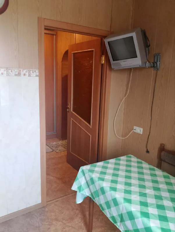 сдается отличная 2ком квартира 🏙️центр гринплаза, проспект дзержинского, ворошиловский район 📍 🔹богатая инфраструктура - тц гринплаза, гастроном москва, мвд, первая городская больница, школа 🔹отличная транспортная развязка 🔹8/9 этаж 🔹квартира крупногабаритная 🔹большая лоджия, высокие потолки 🔹вся необходимая мебель и бытовая техника и посуда 💦вода по графику  с  17:00 хорошим напором 🛜wifi 💰 цена 35 000 ₽ +залог+комиссия агентства оплата только по факту заселения 📲☎️ +79493523316 подписаться | дать объявление - фотография - 7