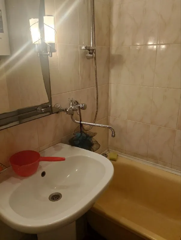 сдается отличная 2ком квартира 🏙️центр гринплаза, проспект дзержинского, ворошиловский район 📍 🔹богатая инфраструктура - тц гринплаза, гастроном москва, мвд, первая городская больница, школа 🔹отличная транспортная развязка 🔹8/9 этаж 🔹квартира крупногабаритная 🔹большая лоджия, высокие потолки 🔹вся необходимая мебель и бытовая техника и посуда 💦вода по графику  с  17:00 хорошим напором 🛜wifi 💰 цена 35 000 ₽ +залог+комиссия агентства оплата только по факту заселения 📲☎️ +79493523316 подписаться | дать объявление - фотография - 9