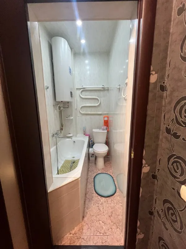 посуточно двухкомнатная квартира в ленинском районе город донецк! вода 24/7, в квартире тепло и чисто! цена зависит от количества человек и дней проживания! +79493379032 - фотография - 3