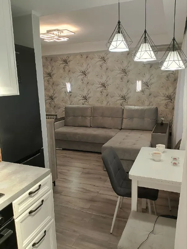 сдается элитная vip-студия в престижном районе 🌇«галактика» (макеевка) центрально-городской район📍 ✅с развитой инфраструктурой: в 300 м от трк «галактика», гипермаркет «паллет», «мир мебели», школы и другие важные объекты ✅отличная транспортная доступность: всего 7 минут до донецка ✅авторский дизайнерский ремонт с применением premium-материалов ✅ полностью укомплектована качественной мебелью и техникой известных брендов 👍дополнительные преимущества: робот-пылесос для поддержания чистоты, просторная гардеробная, утепленный фасад - система «теплый пол» во всех помещениях - стабильное водоснабжение по графику с хорошим напором + система очистки воды «обратный осмос» - высокоскоростной wi-fi 💰 цена: 45 000 руб. + залог + комиссия агентства 📲☎️+7 949 352-33-16 подписаться | дать объявление - фотография - 6