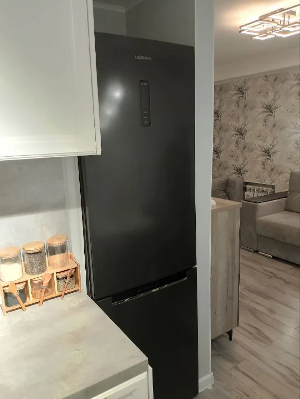 сдается элитная vip-студия в престижном районе 🌇«галактика» (макеевка) центрально-городской район📍 ✅с развитой инфраструктурой: в 300 м от трк «галактика», гипермаркет «паллет», «мир мебели», школы и другие важные объекты ✅отличная транспортная доступность: всего 7 минут до донецка ✅авторский дизайнерский ремонт с применением premium-материалов ✅ полностью укомплектована качественной мебелью и техникой известных брендов 👍дополнительные преимущества: робот-пылесос для поддержания чистоты, просторная гардеробная, утепленный фасад - система «теплый пол» во всех помещениях - стабильное водоснабжение по графику с хорошим напором + система очистки воды «обратный осмос» - высокоскоростной wi-fi 💰 цена: 45 000 руб. + залог + комиссия агентства 📲☎️+7 949 352-33-16 подписаться | дать объявление - фотография - 9