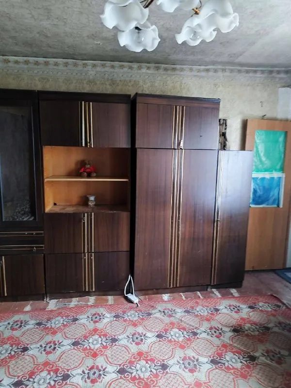 продам 2 кв на земле город: донецк 🏗район: кировский улица норильская 30 рынок этажность - 1 🚪общая площадь - 51м2 ‼️цена снижена ‼️ участок 3 сотки, вода, газ по забору, твердотовливный котёл, центральная канализация, санузел в доме, высокие потолки! ‼️во дворе флигель 2 комнатный ‼️💵цена: 1000 000 рублей без торга ☎️телефон: +7 (949) 3033091 собственник - фотография - 7