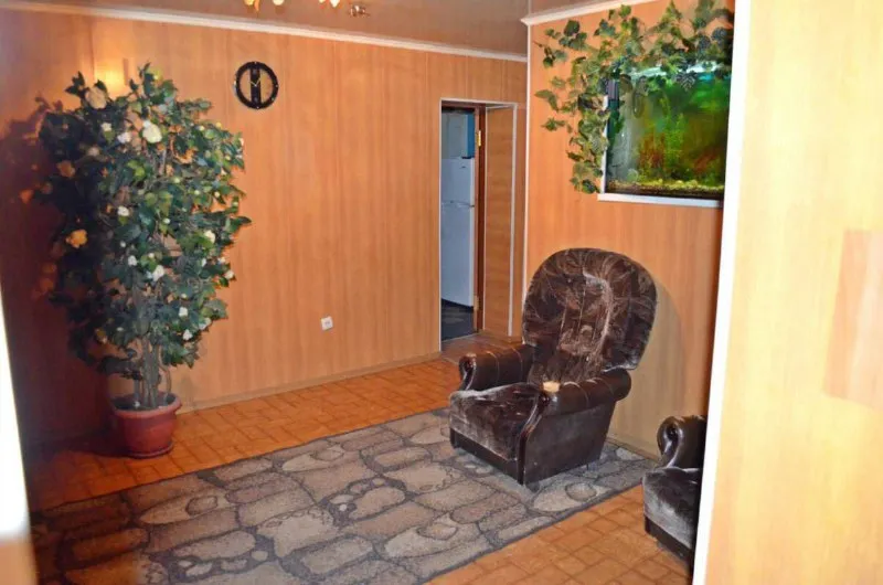 продам нежилое помещение, площадью 143 м2 по документам +10м2(кладовка не учтена) 🏙️г. харцызск, м-он металлургов дом 10 📍 🔹ранее в помещении было кафе. 🔹продаётся со всем оборудованием (если не нужно вывезем) 🔹окна по-плану есть, мы заложили, но можно вернуть если вам нужны окна. 🔹подключено напряжение 380 вольт 🔹отопление отключено за ненадобностью! в подвале под помещением проходят трубы отопления и в помещении тепло даже в морозы 🔹канализация и водоснабжение центральные. 🔹 - фотография - 5