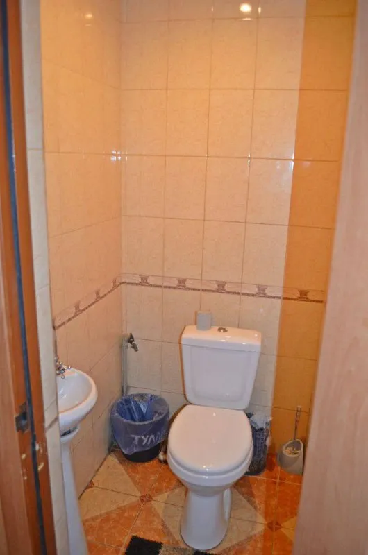 продам нежилое помещение, площадью 143 м2 по документам +10м2(кладовка не учтена) 🏙️г. харцызск, м-он металлургов дом 10 📍 🔹ранее в помещении было кафе. 🔹продаётся со всем оборудованием (если не нужно вывезем) 🔹окна по-плану есть, мы заложили, но можно вернуть если вам нужны окна. 🔹подключено напряжение 380 вольт 🔹отопление отключено за ненадобностью! в подвале под помещением проходят трубы отопления и в помещении тепло даже в морозы 🔹канализация и водоснабжение центральные. 🔹 - фотография - 7