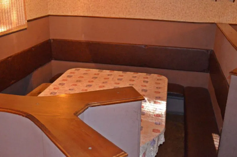 продам нежилое помещение, площадью 143 м2 по документам +10м2(кладовка не учтена) 🏙️г. харцызск, м-он металлургов дом 10 📍 🔹ранее в помещении было кафе. 🔹продаётся со всем оборудованием (если не нужно вывезем) 🔹окна по-плану есть, мы заложили, но можно вернуть если вам нужны окна. 🔹подключено напряжение 380 вольт 🔹отопление отключено за ненадобностью! в подвале под помещением проходят трубы отопления и в помещении тепло даже в морозы 🔹канализация и водоснабжение центральные. 🔹 - фотография - 8