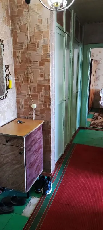 ‼️продажа квартиры‼️ 🏡продажа 2-двухкомнатная квартира г. макеевка днр горняцкий р-н, мкр-н зелёный, район храма ✅этажность–4/9 жилого дома ✅квартира не угловая два пластиковых окна, балкон застеклённый ✅пластиковые трубы нагревательный бак частично новое отопление железная входная дверь кондиционер ✅квартира продаётся с мебелью и бытовой техникой есть кладовая в подъезде ✅дом оснд-коперативный, на отопление установлен счётчик ✅хорошая транспортная развязка 🧾документы готовы 🔥собственник 💴цена: 3🍋500.000 рублей ☎️+7(949) 393-52-23 📨подписаться - фотография - 2