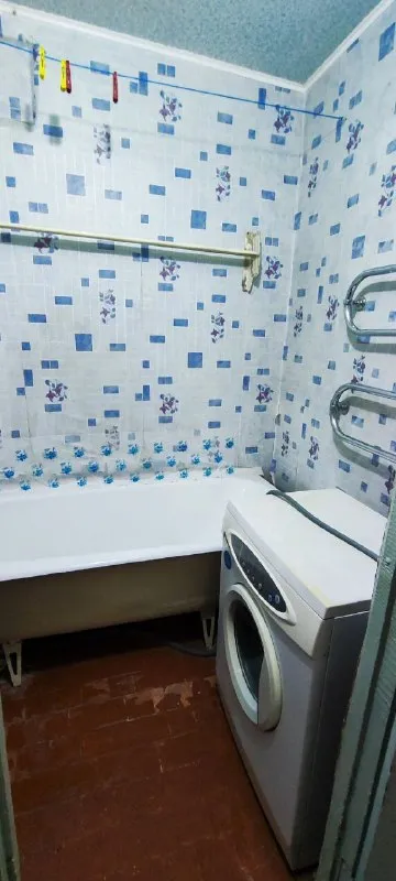 ‼️продажа квартиры‼️ 🏡продажа 2-двухкомнатная квартира г. макеевка днр горняцкий р-н, мкр-н зелёный, район храма ✅этажность–4/9 жилого дома ✅квартира не угловая два пластиковых окна, балкон застеклённый ✅пластиковые трубы нагревательный бак частично новое отопление железная входная дверь кондиционер ✅квартира продаётся с мебелью и бытовой техникой есть кладовая в подъезде ✅дом оснд-коперативный, на отопление установлен счётчик ✅хорошая транспортная развязка 🧾документы готовы 🔥собственник 💴цена: 3🍋500.000 рублей ☎️+7(949) 393-52-23 📨подписаться - фотография - 9