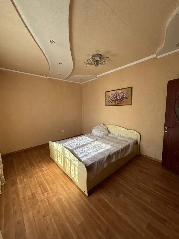 ‼️продажа дома‼️ 🏡продам дом г. макеевка днр червоногвардейский р-н, поселок красных партизан, 🗺ориентир: магазин «макарошка» ✅общая площадь–102 м2 ✅три жилые комнаты, кухня, санузел и кухня отделаны кафелем ✅заменены проводка, отопление, водопровод окна из пвх ✅твердотопливный котел и электро отопление участок–10 соток земли ✅гараж, мастерская, летний душ, колодец беседка, навес для авто ✅плодовые деревья, хвойные насаждения двор сделан плиткой 🔥собственник 💴цена: 8🍋000.000 рублей торг‼️ ☎️+7(949) 406-99-62 наталья 📨подписаться - фотография - 7