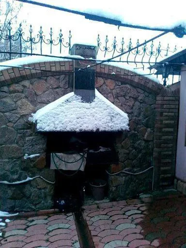 аренда дома на привокзальном / артема жд 📍 🔹1-й этаж – посуточно - 🔹накопительный бак на 1 тонну воды 🔹мангальная зона. паркоместо. 💰цена до 3х суток -  7000руб (сутки). от 3х суток – 6000руб. (за сутки).   🔹2-й этаж – помесячно - возможно на 1, 2, 3 месяца и больше – без залога и оплаты коммунальных платежей. 🔹отдельный вход на 2-й этаж.   накопительный бак на 1 тонну воды. мангальная зона. паркоместо. 💰цена 45 000руб. + комиссия агентству 60% и ниже (в зависимости от срока проживания) 📲☎️+7 949 470 04 83 ан анна (феникс) 📲☎️ +7 949 796 89 69 (миранда). подписаться | дать объявление - фотография - 2