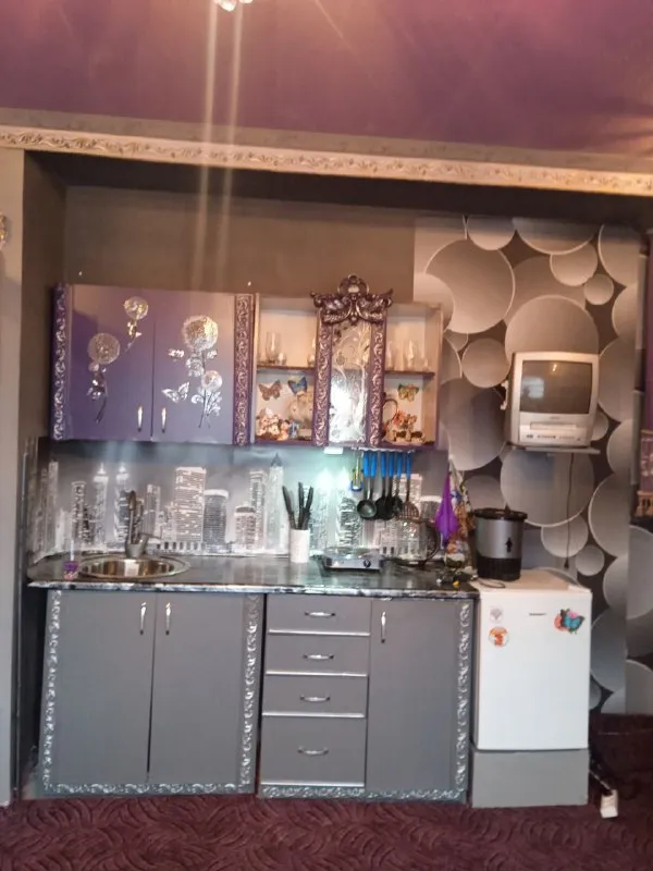 аренда дома на привокзальном / артема жд 📍 🔹1-й этаж – посуточно - 🔹накопительный бак на 1 тонну воды 🔹мангальная зона. паркоместо. 💰цена до 3х суток -  7000руб (сутки). от 3х суток – 6000руб. (за сутки).   🔹2-й этаж – помесячно - возможно на 1, 2, 3 месяца и больше – без залога и оплаты коммунальных платежей. 🔹отдельный вход на 2-й этаж.   накопительный бак на 1 тонну воды. мангальная зона. паркоместо. 💰цена 45 000руб. + комиссия агентству 60% и ниже (в зависимости от срока проживания) 📲☎️+7 949 470 04 83 ан анна (феникс) 📲☎️ +7 949 796 89 69 (миранда). подписаться | дать объявление - фотография - 8