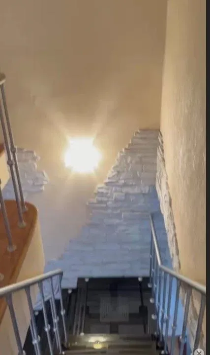 сдаётся роскошная vip трёхкомнатная квартира в двух уровнях площадью 178 м² 🏙️ донецк, в самом центр... - фотография