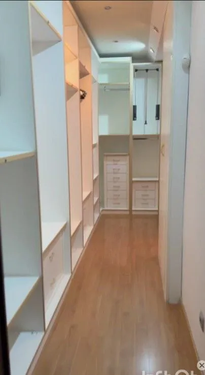 сдаётся роскошная vip трёхкомнатная квартира в двух уровнях площадью 178 м² 🏙️ донецк, в самом центре города, на площади ленина (ворошиловский район, ул. постышева)📍 🔹квартира с дорогим дизайнерским ремонтом, полностью меблирована и оснащена всей необходимой бытовой техникой. - 2 санузла,   - просторный кабинет,   - огромная гардеробная,   - круглосуточное горячее и холодное водоснабжение,   - скоростной wi-fi.   оплата — по факту заселения.   💰стоимость: 130 000 рублей + залог + комиссия агентства.   видеообзор вышлю дополнительно.   телефон для связи 📲☎️ +7 949 352-33-16  подписаться | дать объявление - фотография - 3