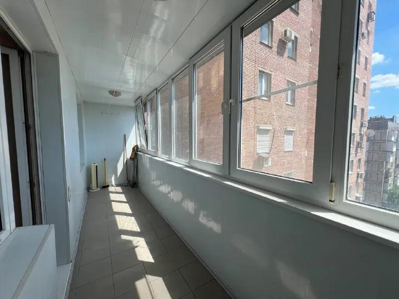 продажа 3х комнатной квартиры 🌇донецк в ворошиловском районе. центр-проспект 25-летия ркка📍 📍лучшая локация города ✅общая площадь 65 кв м ✅комнаты раздельные ✅большой балкон, лоджия ✅квартира теплая ✅этажность дома 7/10 - фотография - 7