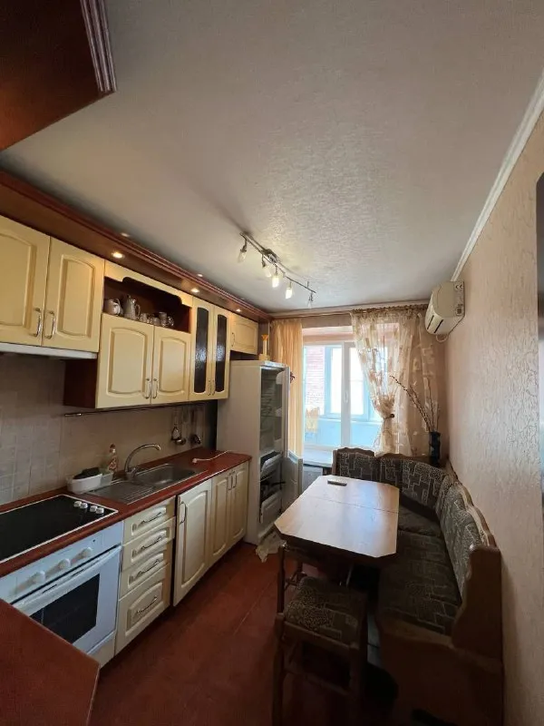 продажа 3х комнатной квартиры 🌇донецк в ворошиловском районе. центр-проспект 25-летия ркка📍 📍лучшая локация города ✅общая площадь 65 кв м ✅комнаты раздельные ✅большой балкон, лоджия ✅квартира теплая ✅этажность дома 7/10 - фотография - 8