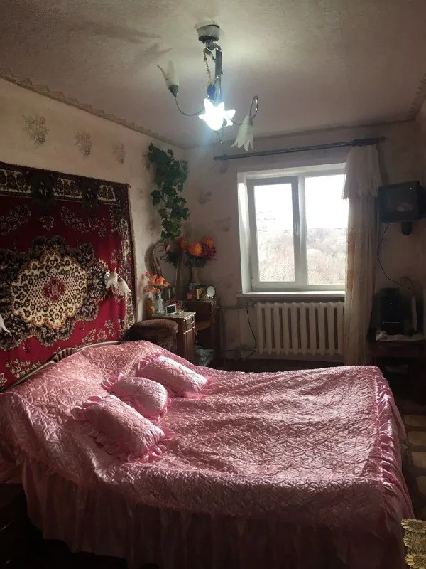 ‼️продажа квартиры‼️ 🏡продается 3-трехкомнатная 🗺г. енакиево днр (состояние жилое) центр города рядом с администрацией ✅этажность–5/5 жилого дома ✅площадь квартиры–60 м2 🧾документы рф, без долгов 🔥собственник 💴цена: 2🍋400.000 рублей возможен торг‼️ 📲подробности по телефону; ☎️+7(949) 432-93-36 ирина 📨подписаться - фотография - 5