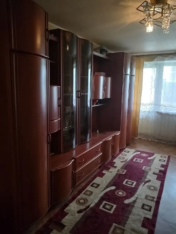 ‼️продажа квартиры‼️ 🏡продаётся 2-двухкомнатная квартира г. горловка днр, 5-й квартал, улица мазиковых 16 ✅этажность–2/5 жилого дома ✅общая площадь–45.4 м2 ✅жилая–30.4 м2 ✅квартира не угловая комнаты раздельные, большая кладовка ✅балкон застекленный и обшит пластиком окна и балкон пластиковые две входные двери: 1-я - металлическая, 2-я - деревянная ✅санузел совмещенный кухня и санузел в кафеле квартира в жилом состоянии ✅в квартире остается мебель во дворе детский садик, рядом две школы, супермаркеты, рынок 🧾документы готовы 🔥собственник 💴цена: 1🍋600.000 рублей 📲подробности по тел; ☎️+7(949) 443-27-41 📨подписаться - фотография - 2
