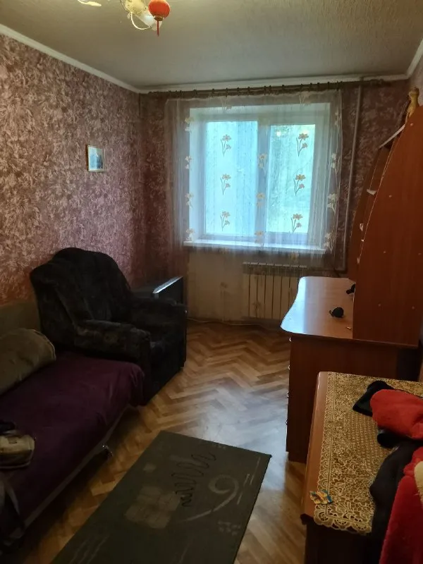 ‼️продажа квартиры‼️ 🏡продаётся 2-двухкомнатная квартира г. горловка днр, 5-й квартал, улица мазиковых 16 ✅этажность–2/5 жилого дома ✅общая площадь–45.4 м2 ✅жилая–30.4 м2 ✅квартира не угловая комнаты раздельные, большая кладовка ✅балкон застекленный и обшит пластиком окна и балкон пластиковые две входные двери: 1-я - металлическая, 2-я - деревянная ✅санузел совмещенный кухня и санузел в кафеле квартира в жилом состоянии ✅в квартире остается мебель во дворе детский садик, рядом две школы, супермаркеты, рынок 🧾документы готовы 🔥собственник 💴цена: 1🍋600.000 рублей 📲подробности по тел; ☎️+7(949) 443-27-41 📨подписаться - фотография - 3