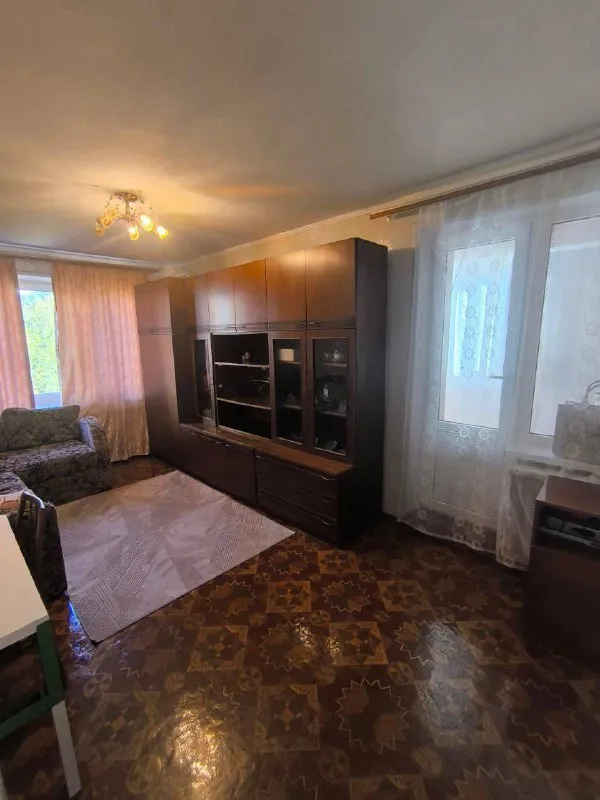 ☎️+79496455686 продажа 3х комнатной - квартиры в ворошиловском районе донецка‼️ тихий центр города - проспект ватутина 5 ‼️ расположена в девятиэтажном доме, на шестом этаже‼️ документы полностью готовы к сделке‼️ 📌общая площадь квартиры 60 кв. м 📌вода согласно графику 📌квартира теплая 📌установлены пластиковые окна 📌большая лоджия 📌окна выходят на тихий, зеленый двор насыщенная инфраструктура: - детские сады; - школы; - продуктовые магазины; - супермаркет цена 5 900 000 руб ☎️+79496455686 - фотография - 9