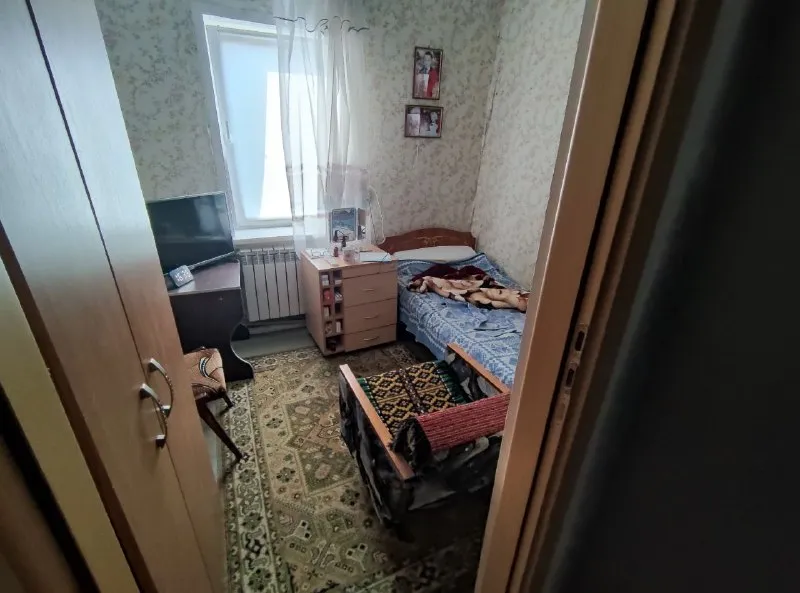 ‼️продажа дома‼️ 🏡продаётся дом от собственника🗺г. харцызск днр ул. серова ✅в доме четыре комнаты, гардеробная, большой коридор, большая кухня, ванная комната, кладовая и котельная земля не приватизирована 🏡на участке гараж, сарай из шлакоблока, колодец с технической водой, сливная яма, окна пластиковые ✅газовое отопление двухконтурный итальянский котел бакси ✅пластиковые трубы алюминиевые батареи ✅межкомнатные двери установлены ✅внутри под ремонт, 150 метров хотьбы до ставка с рыбой 🔥собственник 💴цена: 3🍋000.000 рублей 📞звонить на номер; ☎️+7(949) 356-89-97 📨подписаться - фотография - 6